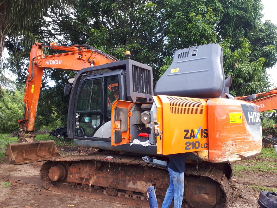 HITACHI ZAXIS 210 LC&#39;nin donanımı