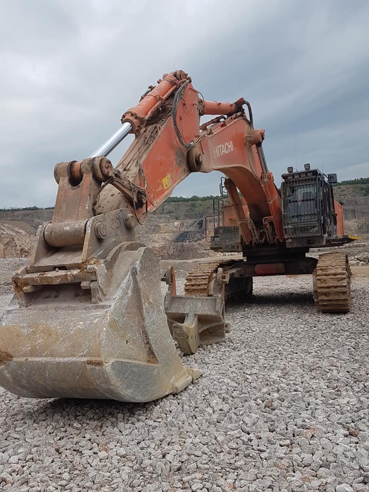 Installation chez « Carrière de la vallée heureuse » HITACHI ZAXIS 870 LCR