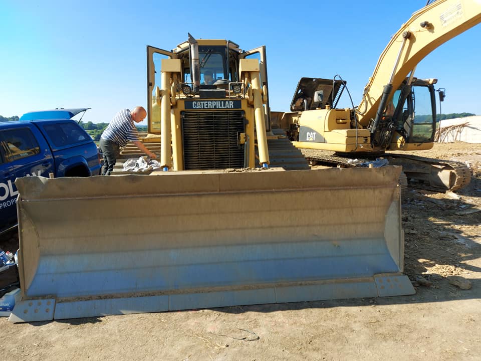 Equipment of a CAT D6R LGT