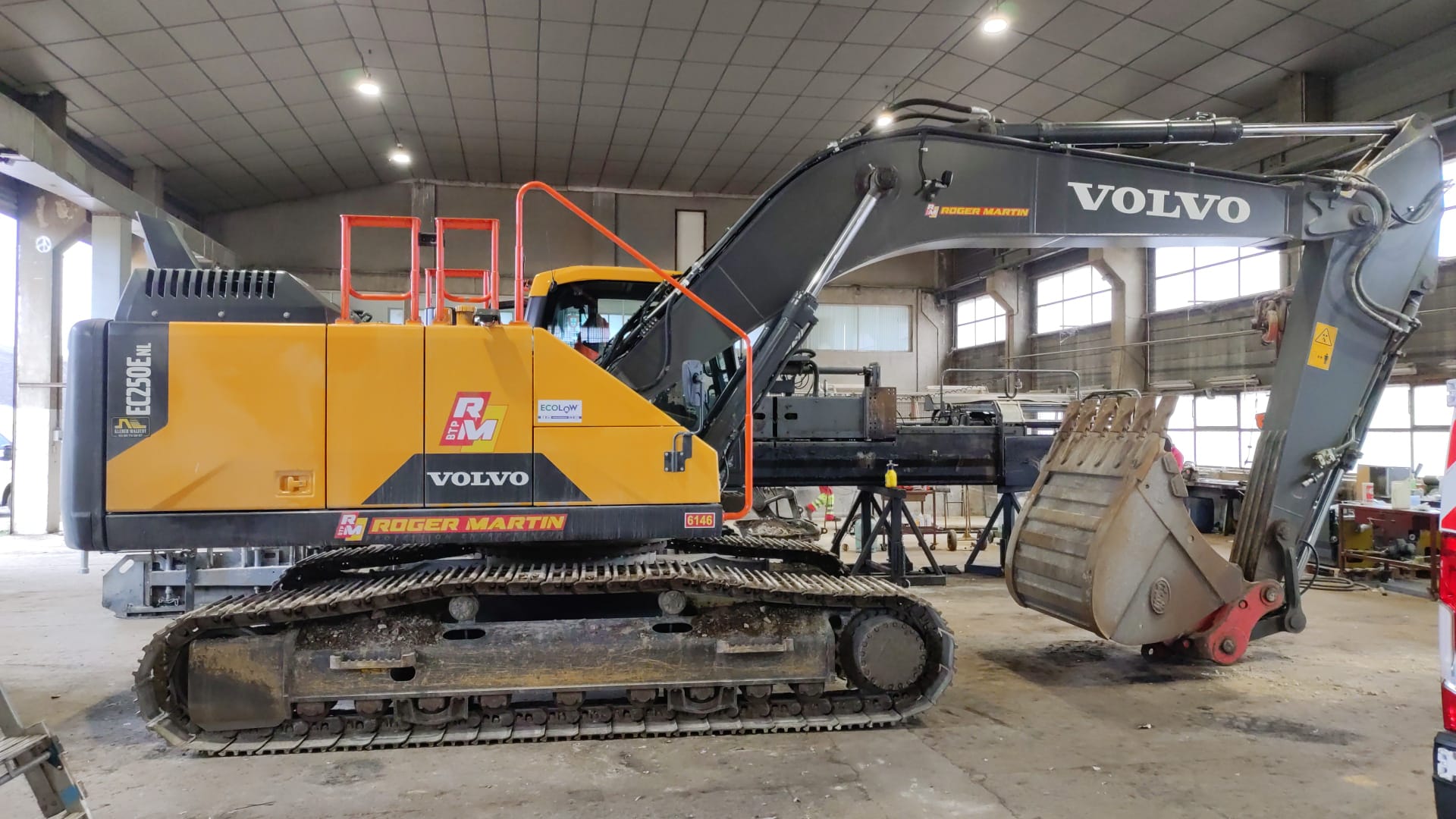 VOLVO ECR145E ekskavatöre kurulum