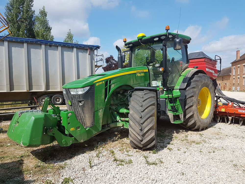 Installation of the fuel saver on JOHN DEERE 8335R